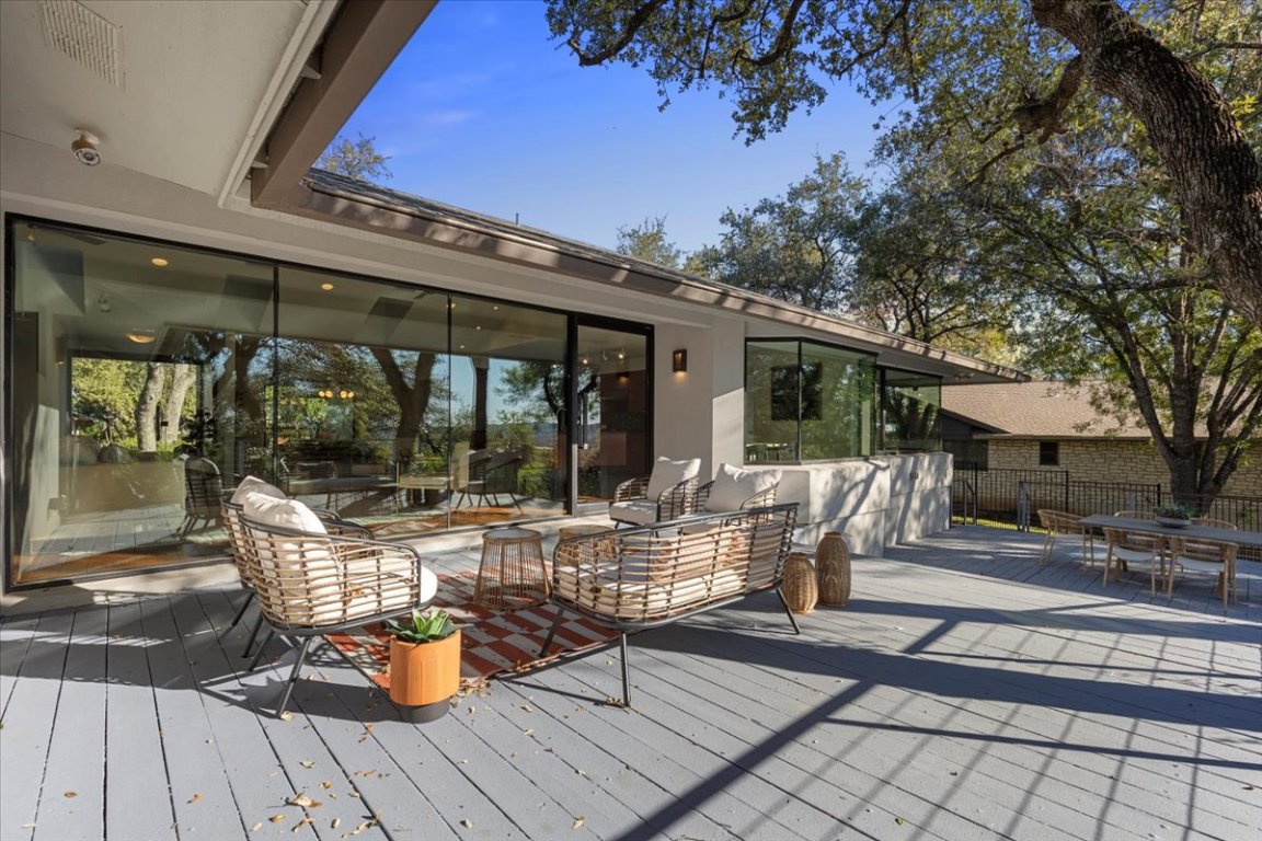 3923 Glengarry Drive Austin, TX 78731 - Photo 27 of 33 a view of a patio with table and chairs and potted plants