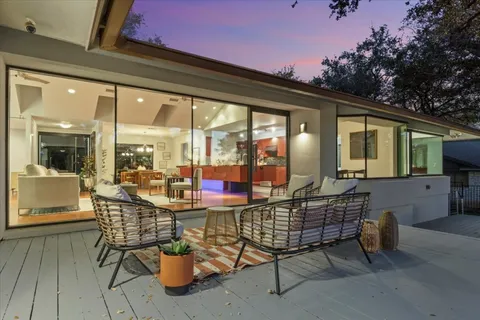 a black and white photo of a living room