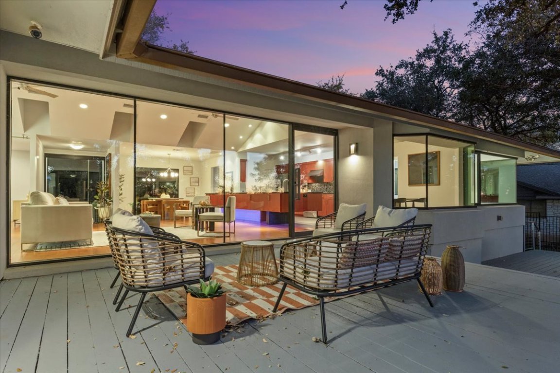 3923 Glengarry Drive Austin, TX 78731 - Photo 28 of 33 a dining room with furniture and outdoor view