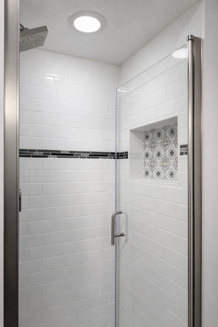 2727 Elgin Road Evanston, IL 60201 - Photo 8 of 11 a bathroom with a shower