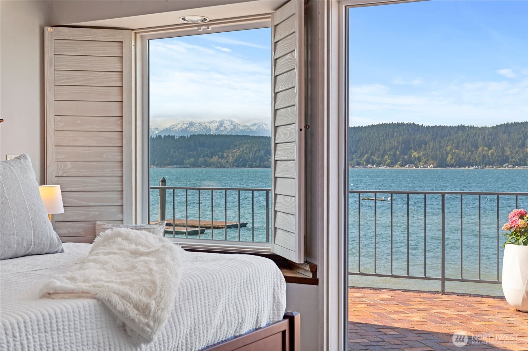 14191 Highway 106 Belfair, WA 98528 - Photo 20 of 40 a bedroom with a bed and a large window