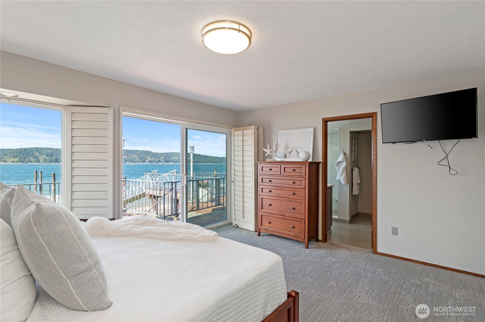 14191 Highway 106 Belfair, WA 98528 - Photo 23 of 40 a bedroom with a bed and a television