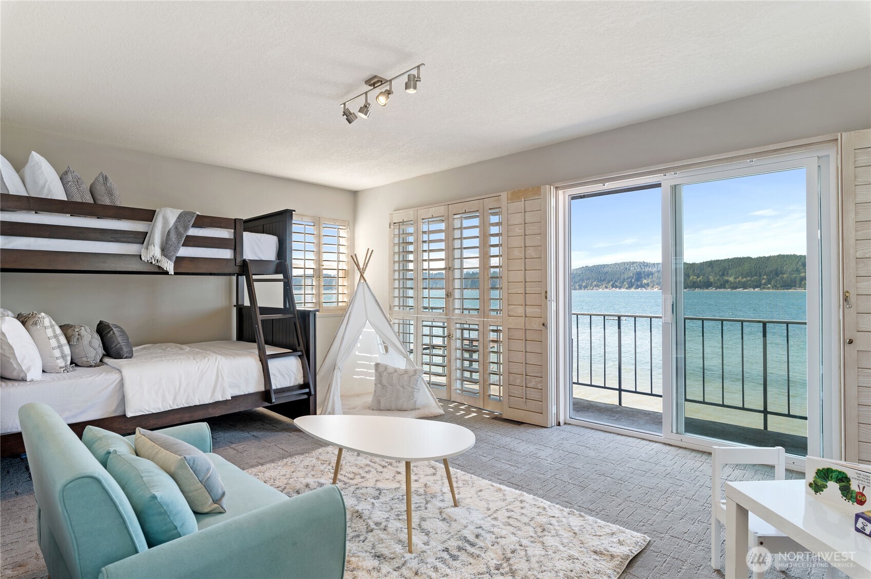14191 Highway 106 Belfair, WA 98528 - Photo 27 of 40 a living room with furniture and a window