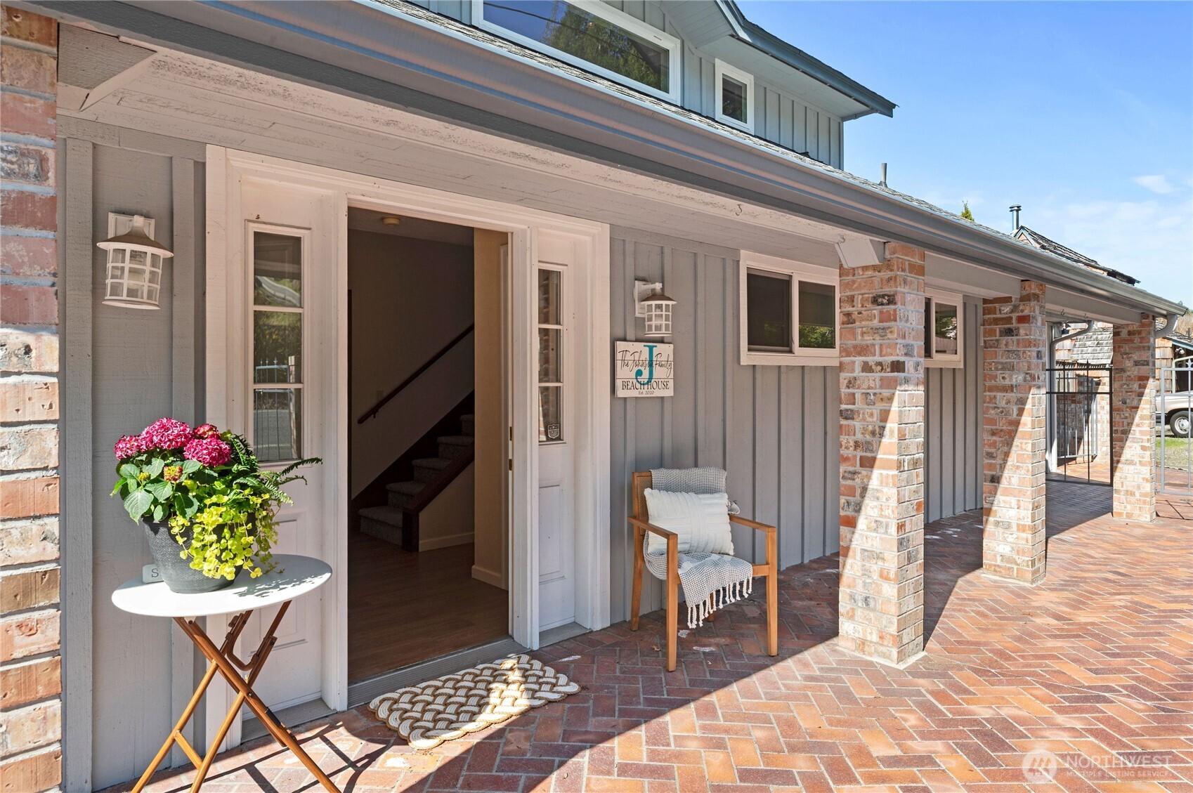 14191 Highway 106 Belfair, WA 98528 - Photo 3 of 40 a front view of a house