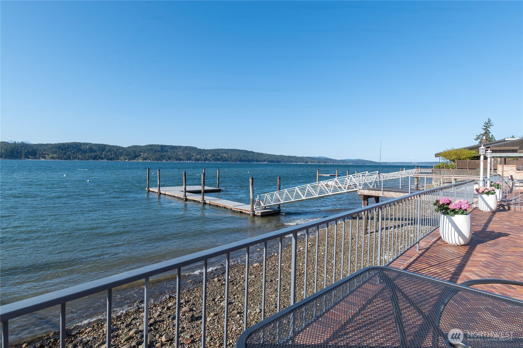 14191 Highway 106 Belfair, WA 98528 - Photo 38 of 40 a view of balcony with seating space