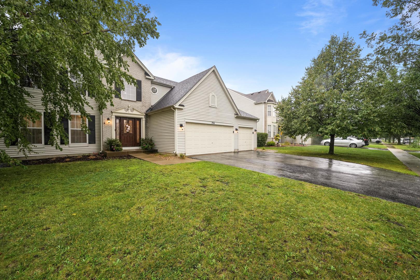 1916 Windstone Drive Plainfield, IL 60586 - Photo 7 of 50 a house view with a garden space