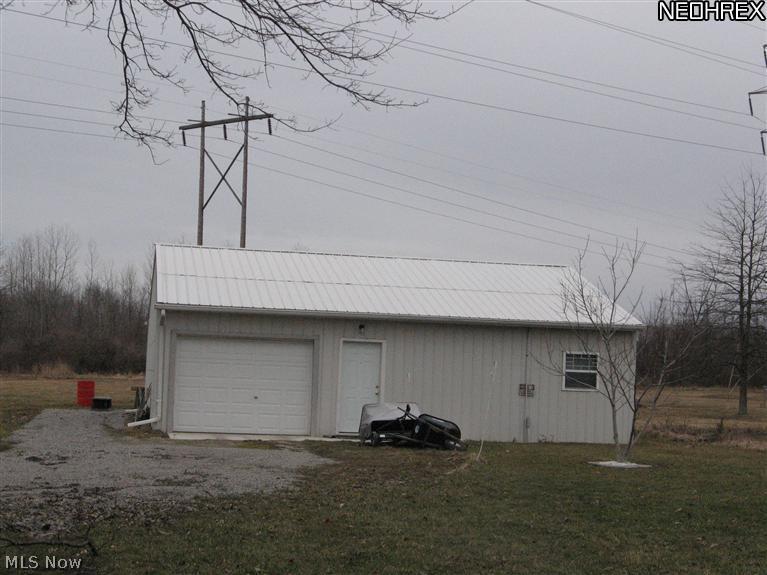 3899 Dunton Road Lorain, OH 44055 - Photo 4 of 10 POLE BARN - 1 CAR GARAGE - WINE ROOM - FINISHED GATHERING AREA WITH KIT. BATH. CLOSET LIVING/BEDRM AREA....