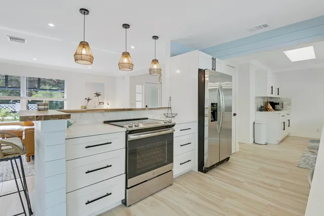 $11,900 | 9 West Riverside Drive, Jupiter, FL 33469