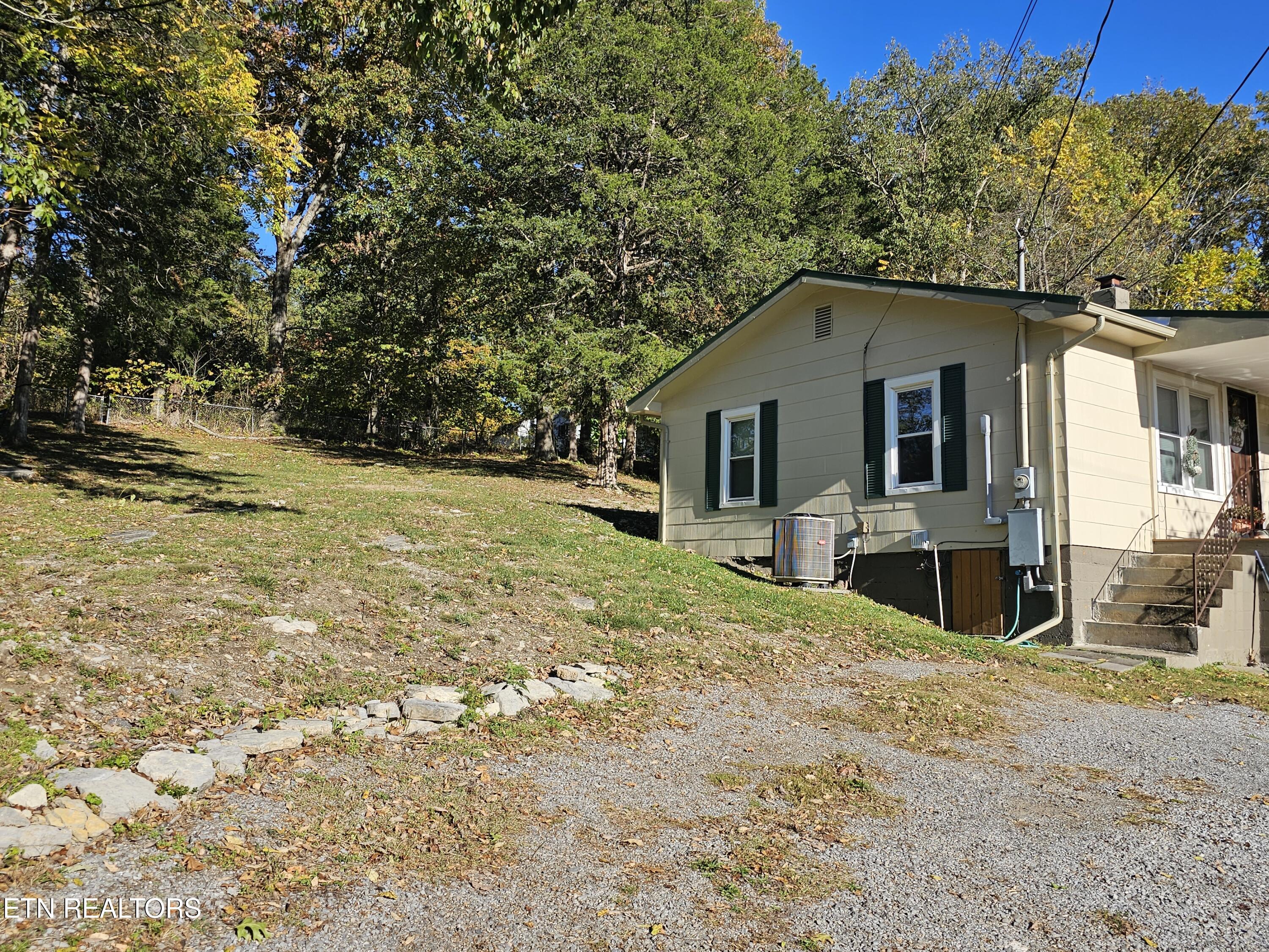 133 Balfour Lane Harrogate, TN 37752 - Photo 2 of 18 20251020_164904