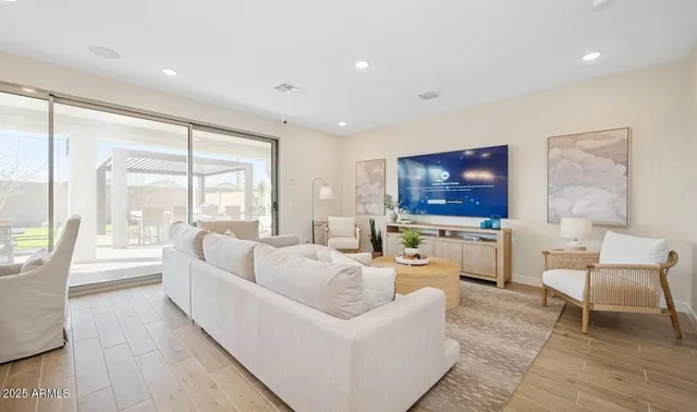 $539,990 | 8026 West Royal Palm Road, Peoria, AZ 85345