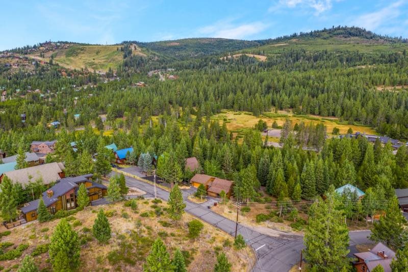 12645 Parsenn Road Truckee, CA 96161 - Photo 5 of 17 Gallery Image 5