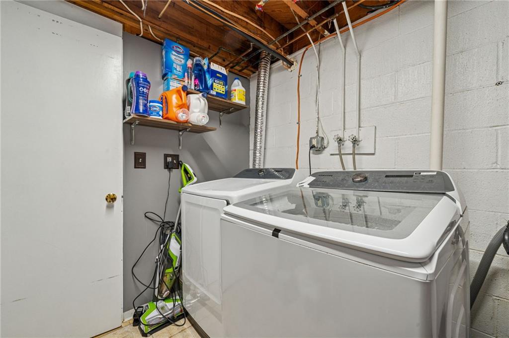 12629 Deborah Drive Irwin, PA 15642 - Photo 22 of 33 a utility room with dryer and washer