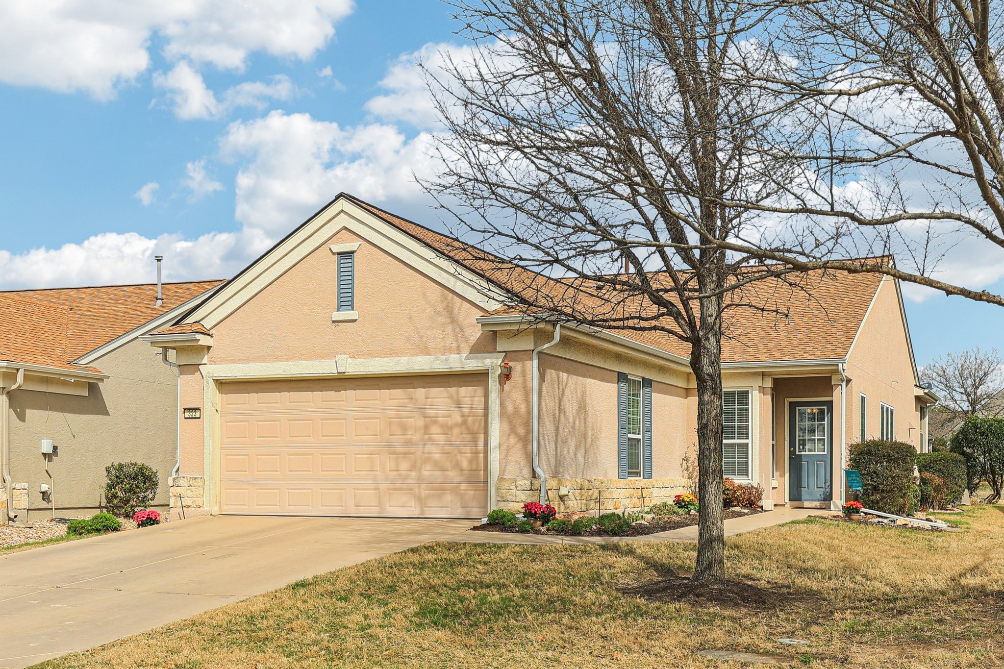 323 Crockett Loop Georgetown, TX 78633 - Photo 2 of 34