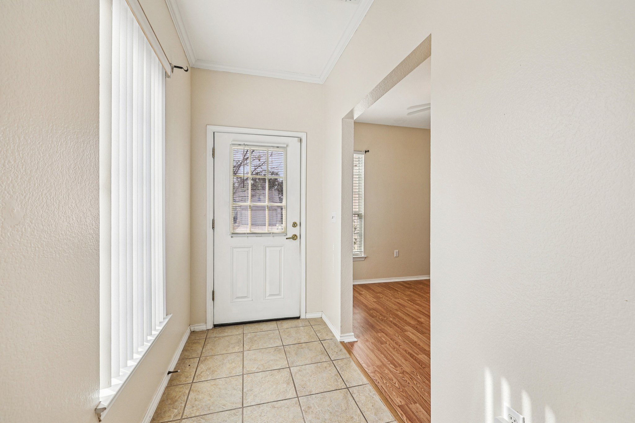 323 Crockett Loop Georgetown, TX 78633 - Photo 3 of 34