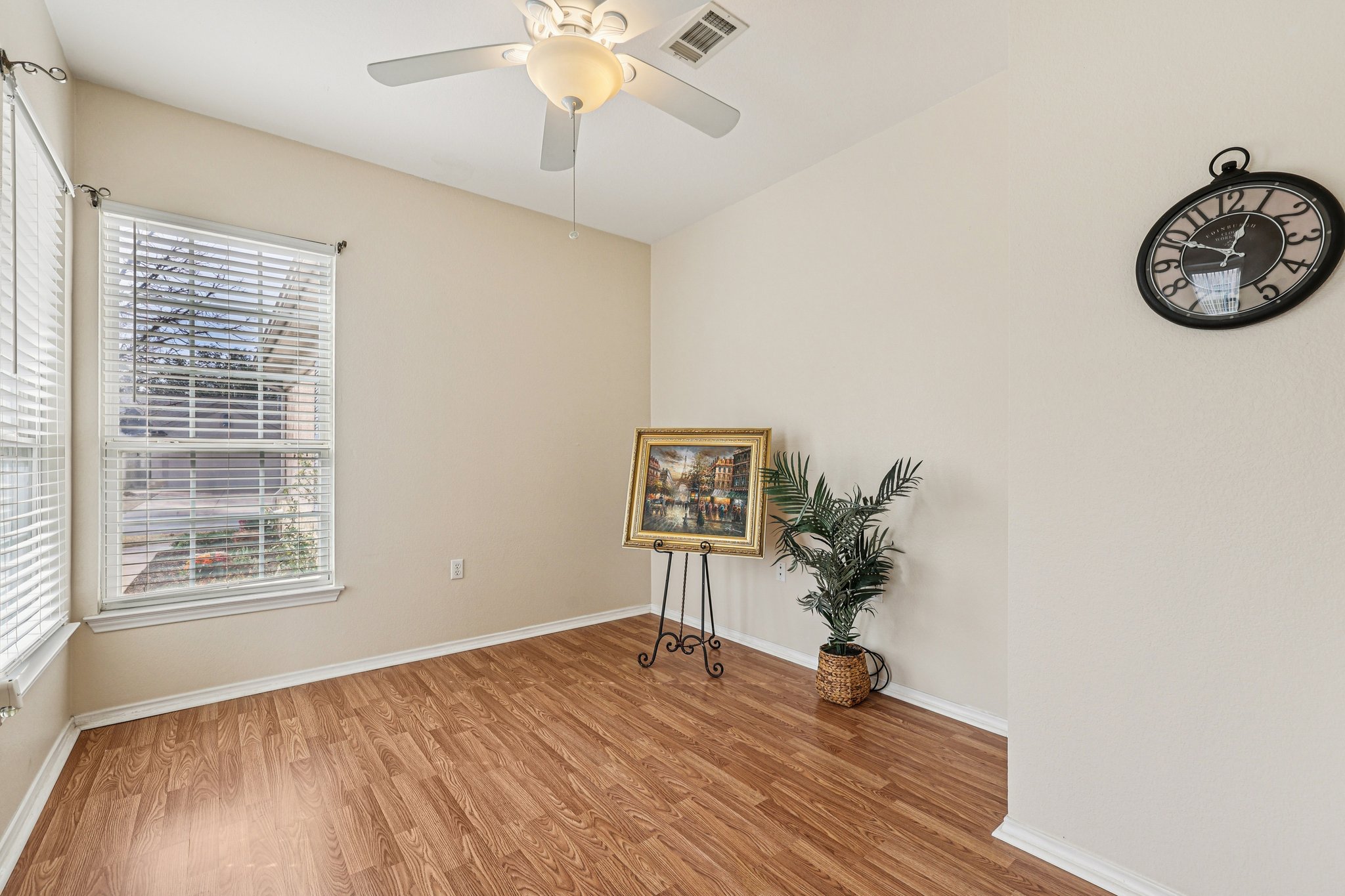 323 Crockett Loop Georgetown, TX 78633 - Photo 4 of 34 Flex for hobby, office, music, etc.