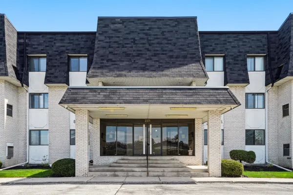 $149,900 | 2371 Deerpath Drive, Unit 305, Schererville, IN 46375