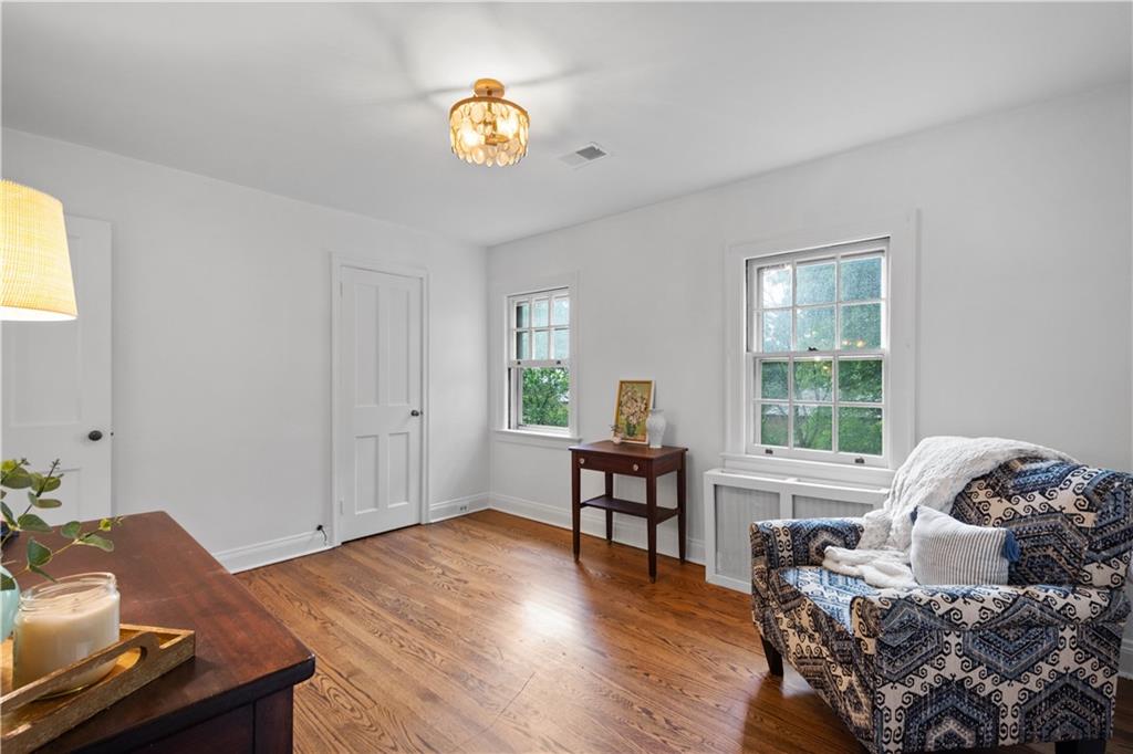 650 Pennridge Road Pittsburgh, PA 15211 - Photo 19 of 33 a living room with furniture and a window