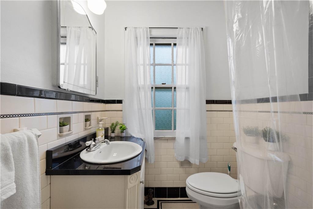 650 Pennridge Road Pittsburgh, PA 15211 - Photo 21 of 33 a bathroom with a sink toilet and shower