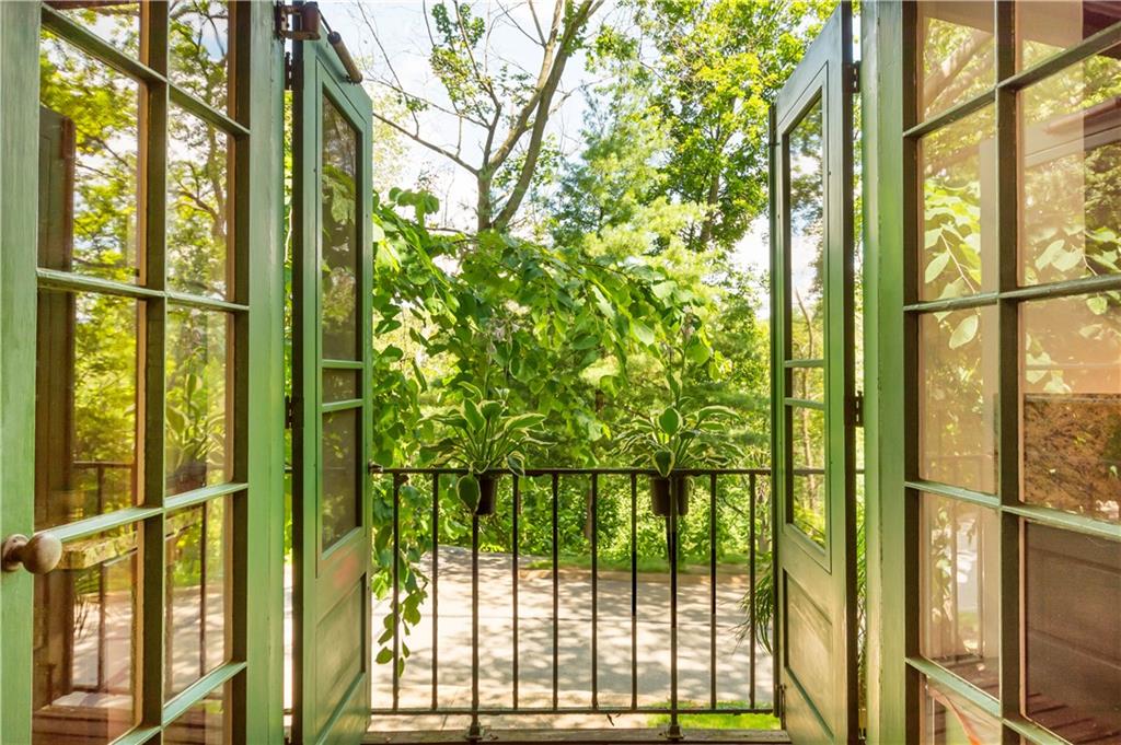 650 Pennridge Road Pittsburgh, PA 15211 - Photo 27 of 33 a view of a balcony