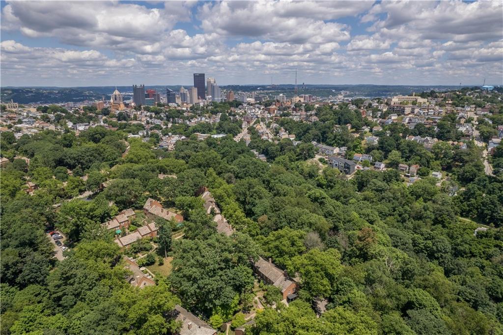 650 Pennridge Road Pittsburgh, PA 15211 - Photo 6 of 33 an aerial view of a city with lots of residential buildings