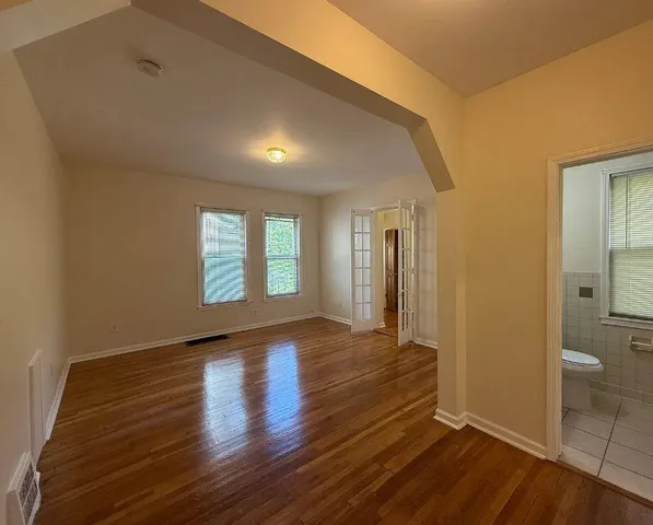 $975 | 70 Holbrook, Detroit, MI 48202