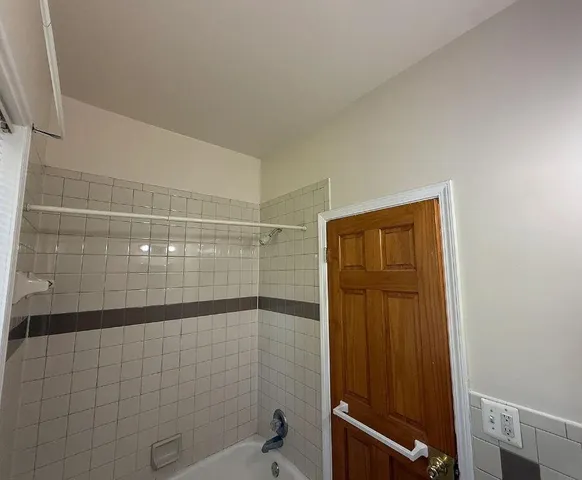 $975 | 70 Holbrook, Detroit, MI 48202