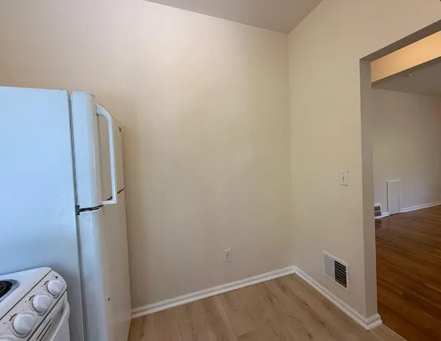 $975 | 70 Holbrook, Detroit, MI 48202