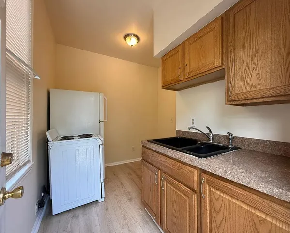 $975 | 70 Holbrook, Detroit, MI 48202