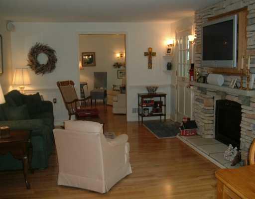 1725 Partridge Run Road Upper St. Clair, PA 15241 - Photo 5 of 8 Living Room.