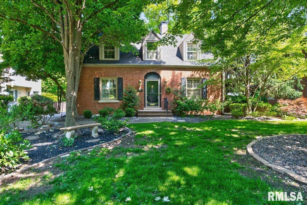 1720 South Bates Avenue Springfield, IL 62704 - Photo 1 of 47