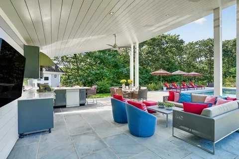 $3,225,000 | 8 Woodhaven Drive, Edgartown, MA 02539