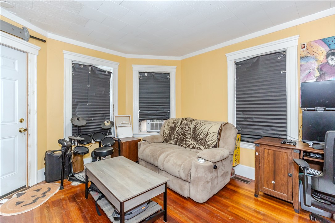 376 Cumberland Hill Road Woonsocket, RI 02895 - Photo 10 of 23 1st floor livingroom
