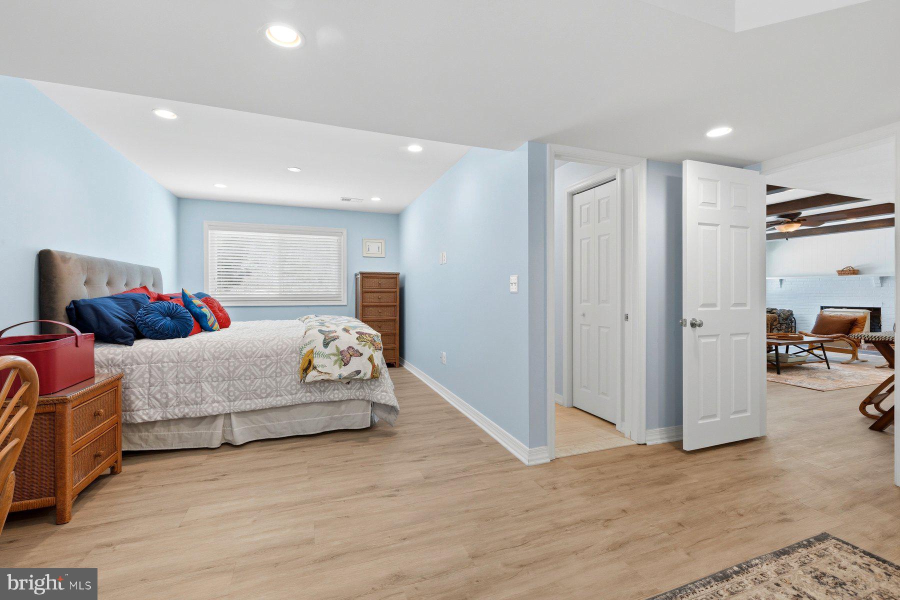 15200 Berryville Road Germantown, MD 20874 - Photo 40 of 42 a bedroom with furniture and a couch