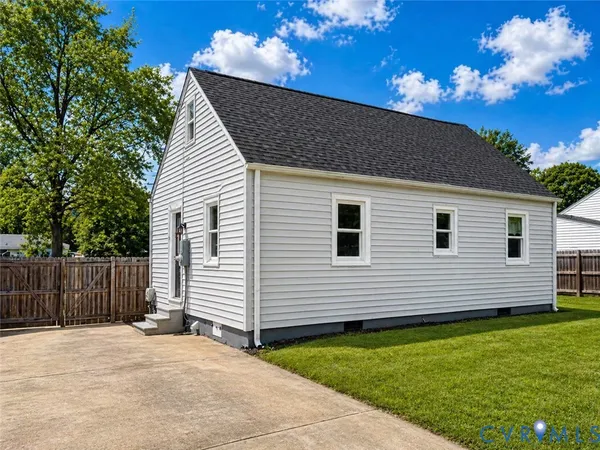 $249,900 | 7 Mohican Drive, Portsmouth, VA 23701