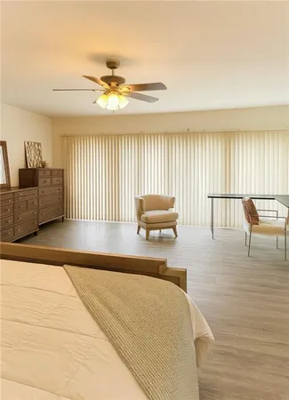 a view of livingroom with furniture