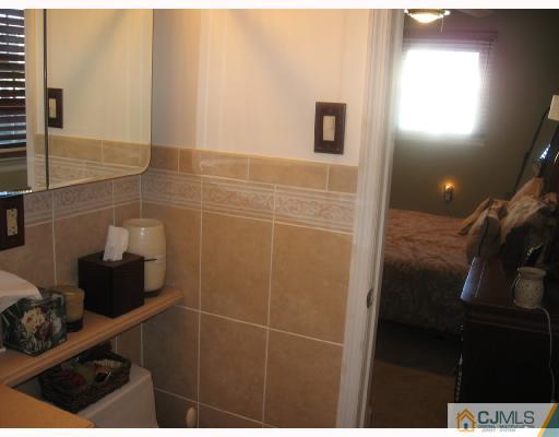20 Wilk Road Edison, NJ 08837 - Photo 8 of 10 Gallery Image 8