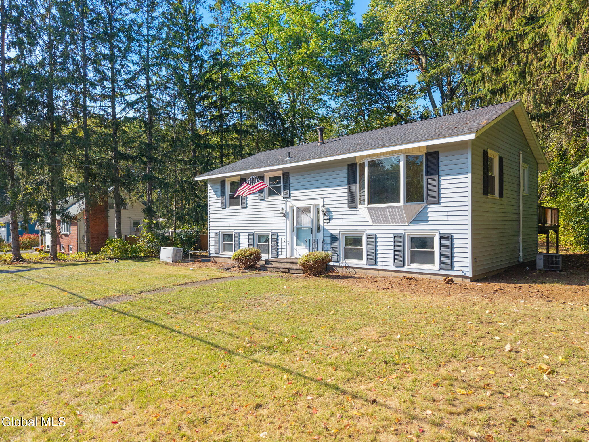 4 New Castle Road Halfmoon, NY 12065 - Photo 1 of 33 .