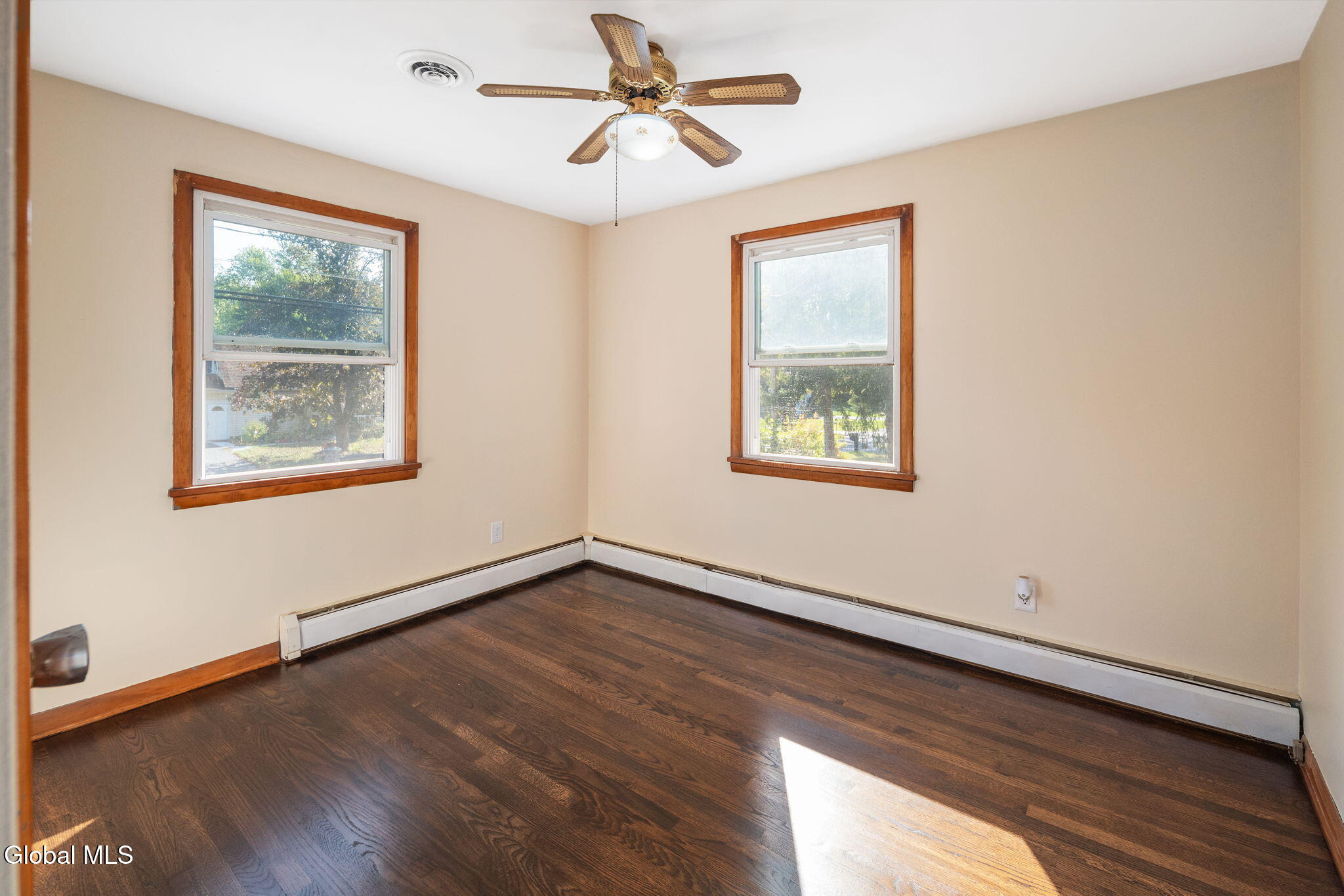 4 New Castle Road Halfmoon, NY 12065 - Photo 16 of 33 .