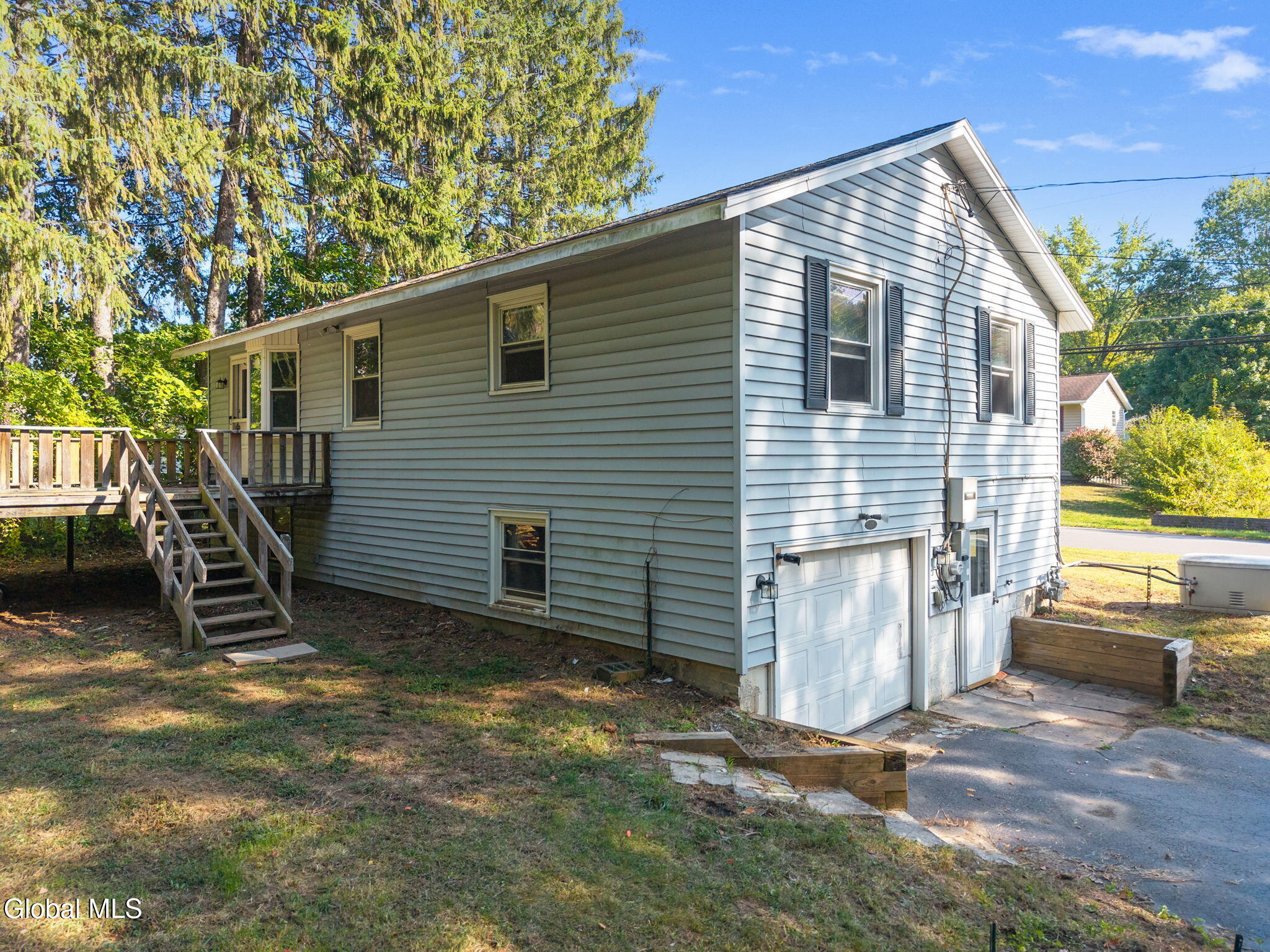 4 New Castle Road Halfmoon, NY 12065 - Photo 27 of 33 .