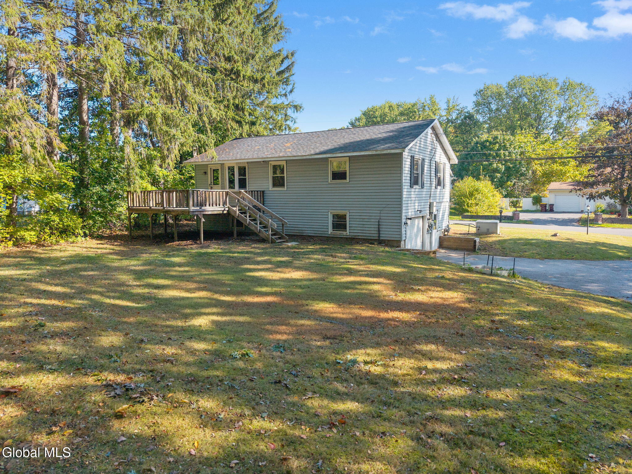 4 New Castle Road Halfmoon, NY 12065 - Photo 28 of 33 .