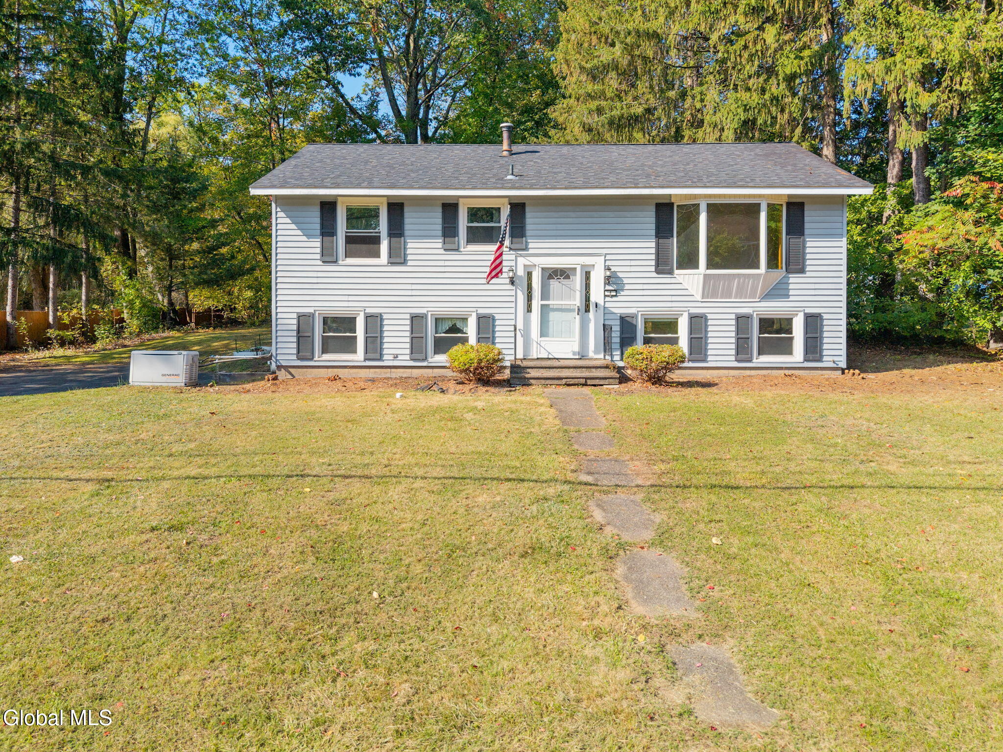 4 New Castle Road Halfmoon, NY 12065 - Photo 3 of 33 .