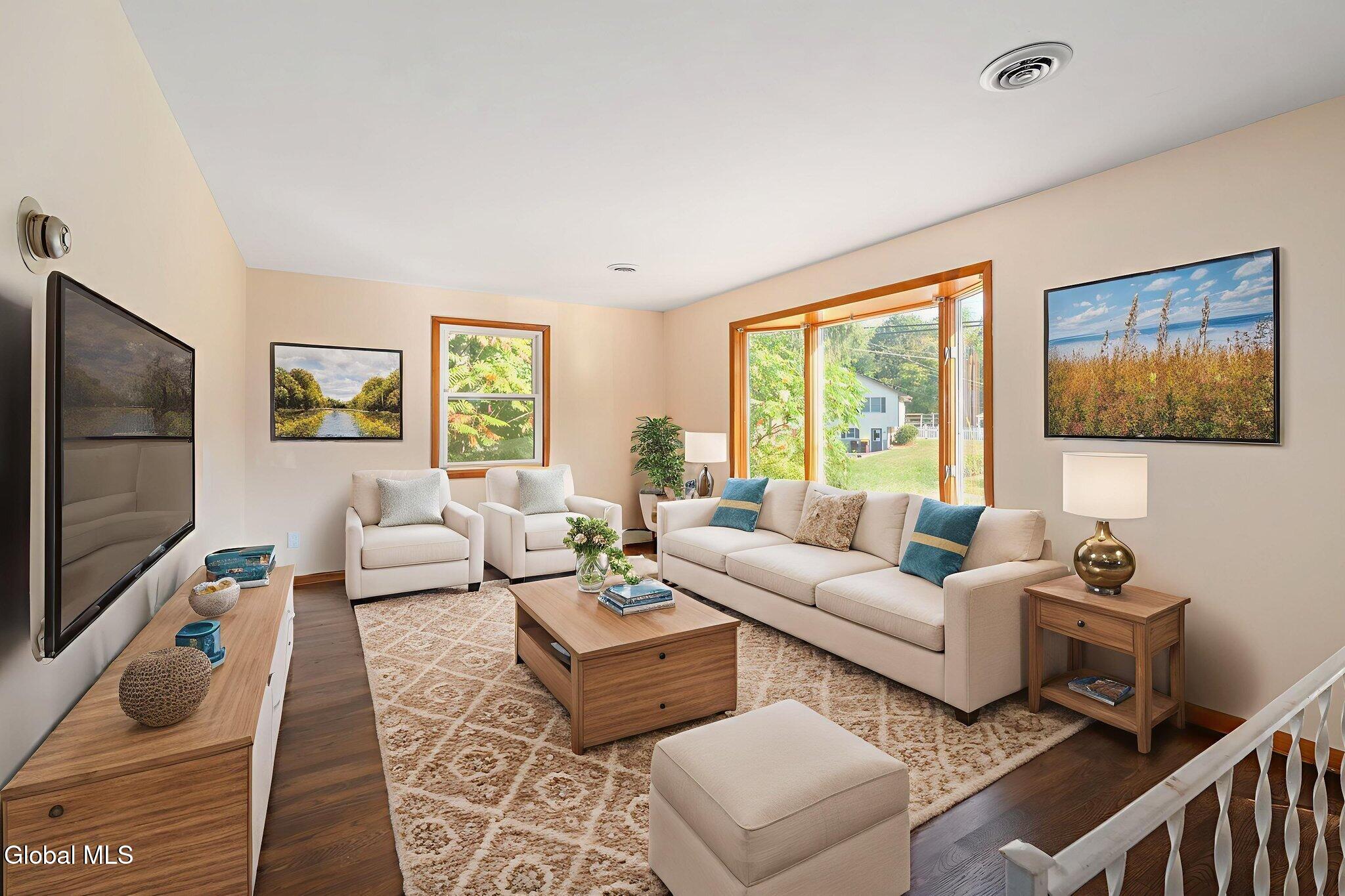 4 New Castle Road Halfmoon, NY 12065 - Photo 5 of 33 .
