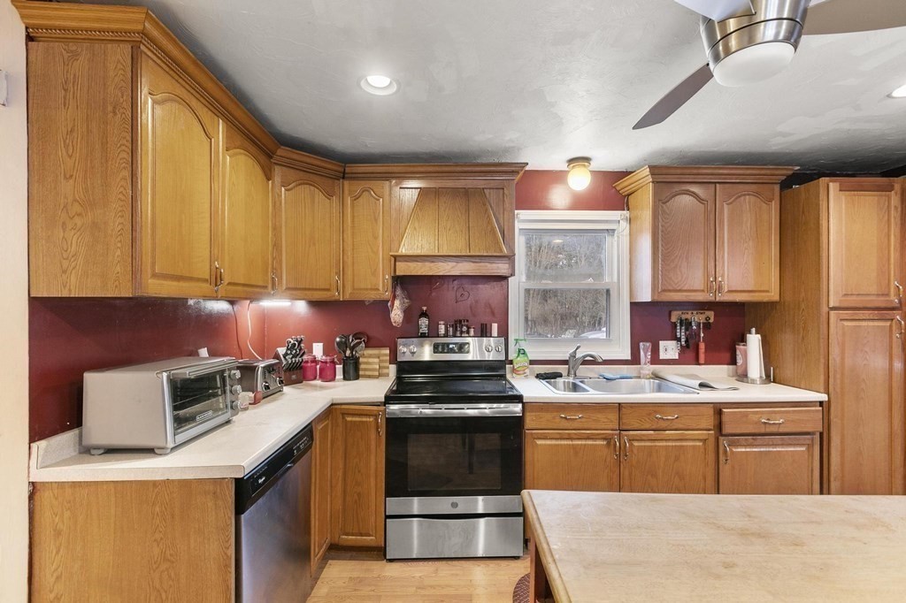 44 Gates Pond Road Berlin, MA 01503 - Photo 4 of 31 Gallery Image 4