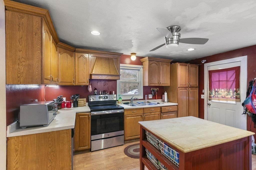 44 Gates Pond Road Berlin, MA 01503 - Photo 5 of 31 Gallery Image 5
