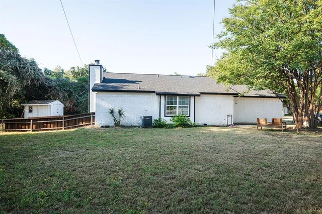 a house view with a outdoor space