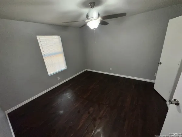 $1,000 | 830 West Hutchins Place, Unit 11, San Antonio, TX 78221