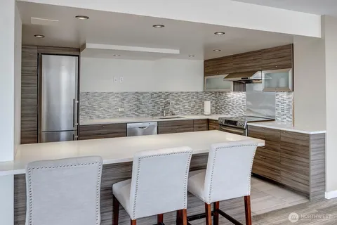 $299,000 | 2201 3rd Avenue, Unit 803, Seattle, WA 98121
