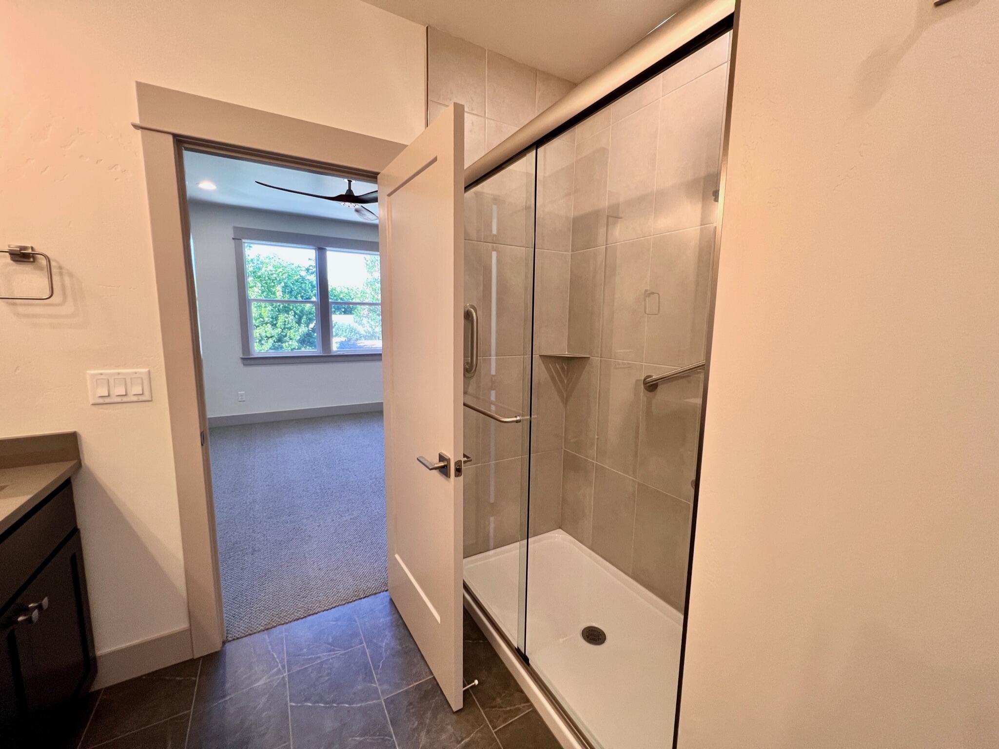 355 Randy Street Ashland, OR 97520 - Photo 21 of 35 Primary Bathroom
