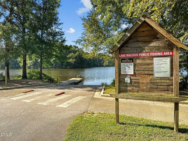 a view of a wooden bench sitting in backyard of a house