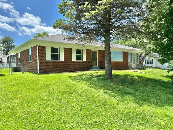 $324,999 | 10 Kelly Avenue, Williamstown, KY 41097